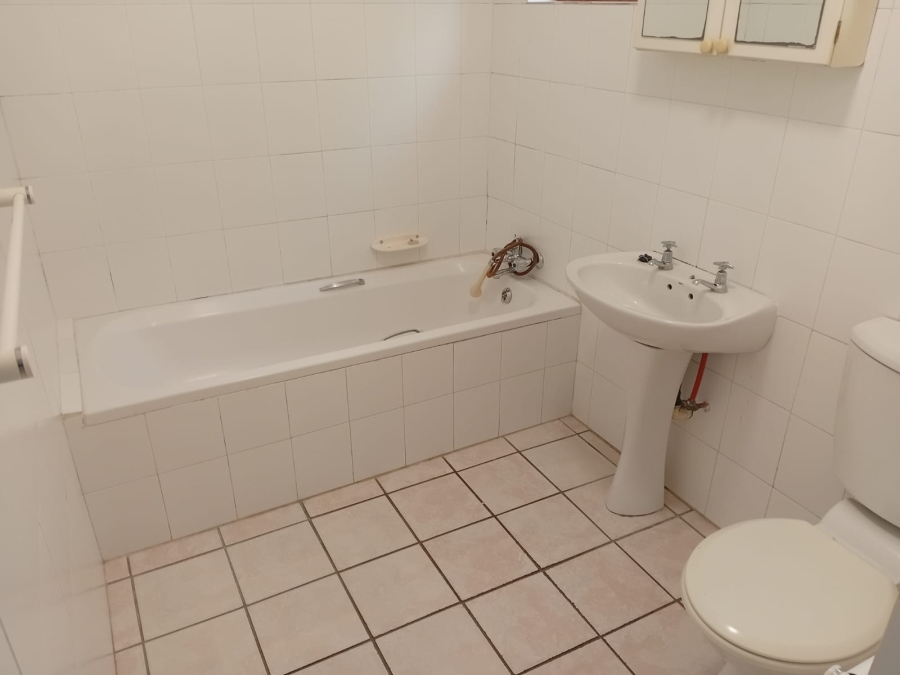 1 Bedroom Property for Sale in Bonza Bay Eastern Cape